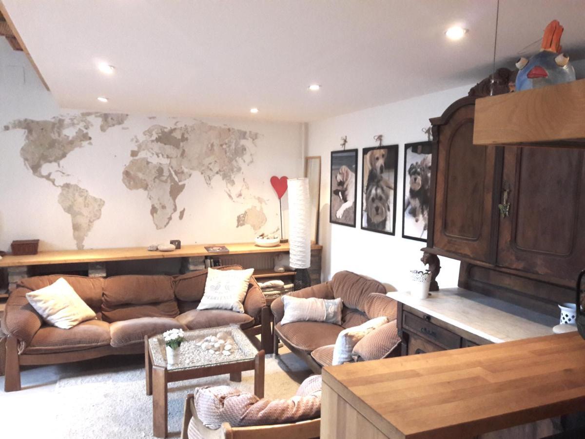 Unique, Homey With Free Parking In Apartmán Budapešť